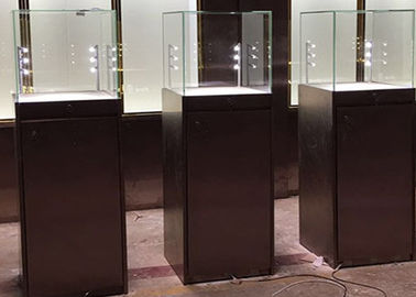Simple Modern Custom Glass Display Cases Matte Black Painting Plinth Size 450X450X1350MM