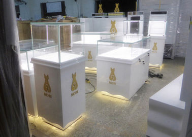 Retail Shop Museum Display Cases High Glossy White Color 12V Output Power